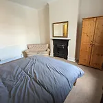 5br Townhouse Arnos Court W Parking Bristol