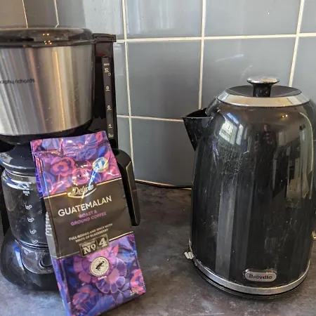 5br Townhouse Arnos Court W Parking Nyaraló