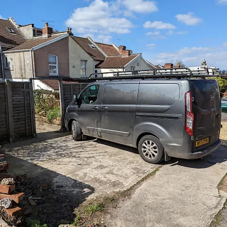 5br Townhouse Arnos Court W Parking * Bristol