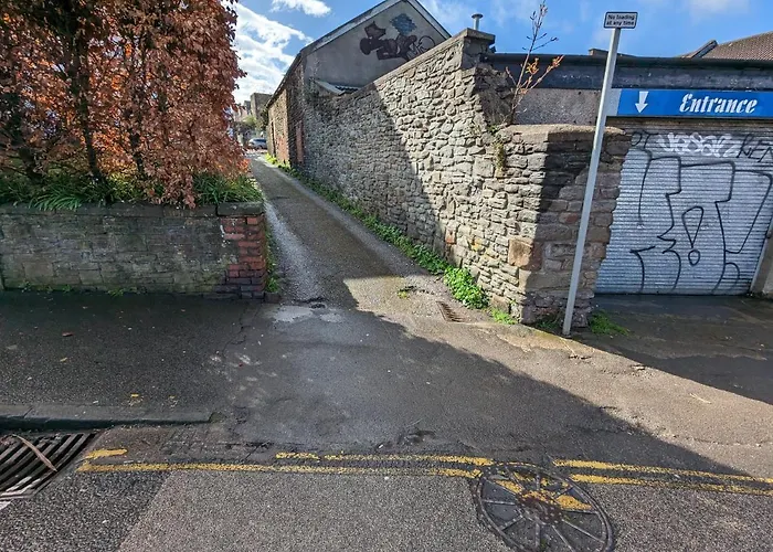 5br Townhouse Arnos Court W Parking Nyaraló Bristol