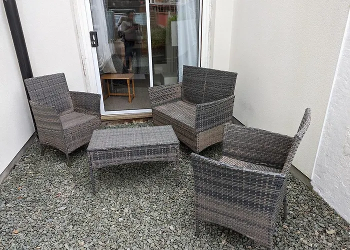 Nyaraló 5br Townhouse Arnos Court W Parking