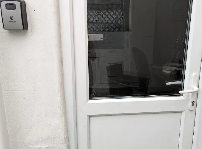 5br Townhouse Arnos Court W Parking Bristol