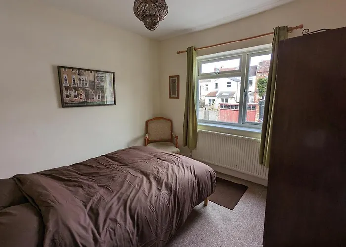 Nyaraló 5br Townhouse Arnos Court W Parking Bristol