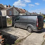 5br Townhouse Arnos Court W Parking * Bristol