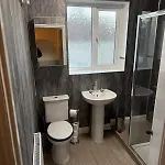 5br Townhouse Arnos Court W Parking *