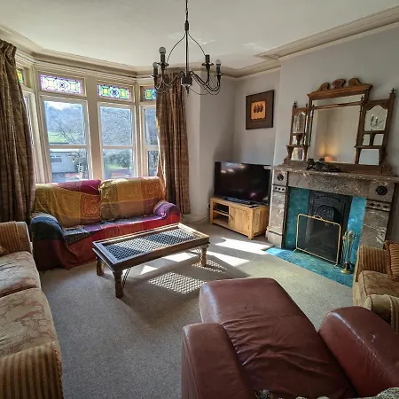 5 Bed Terraced Family + Parking Holiday home Bristol