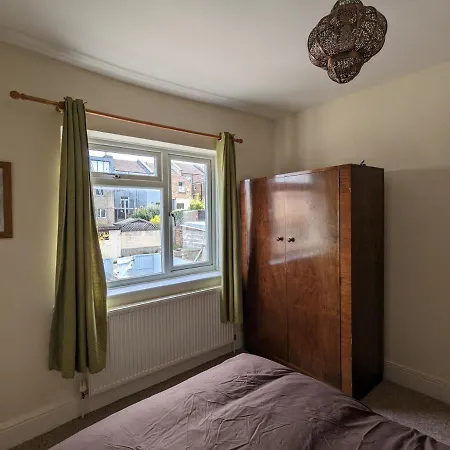 5 Bed Terraced Family + Parking Holiday home
