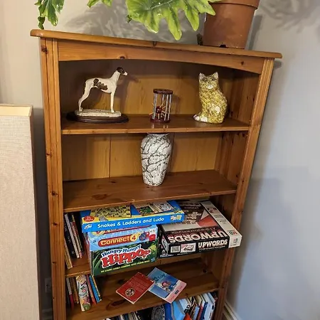 5br Townhouse Arnos Court W Parking Nyaraló *