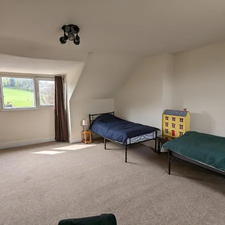 5 Bed Terraced Family + Parking Holiday home Bristol