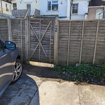 5br Townhouse Arnos Court W Parking Nyaraló Bristol