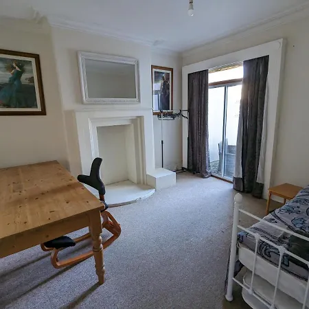 5br Townhouse Arnos Court W Parking Nyaraló Bristol