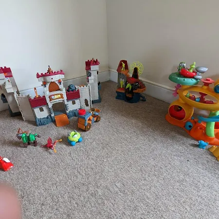 5br Townhouse Arnos Court W Parking