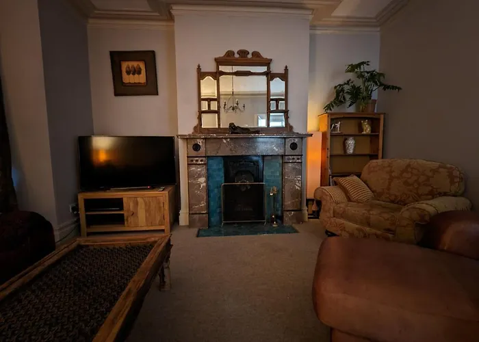 Semesterbostad 5br Townhouse Arnos Court W Parking