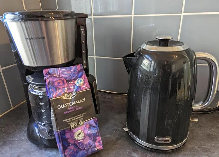 5br Townhouse Arnos Court W Parking Semesterbostad