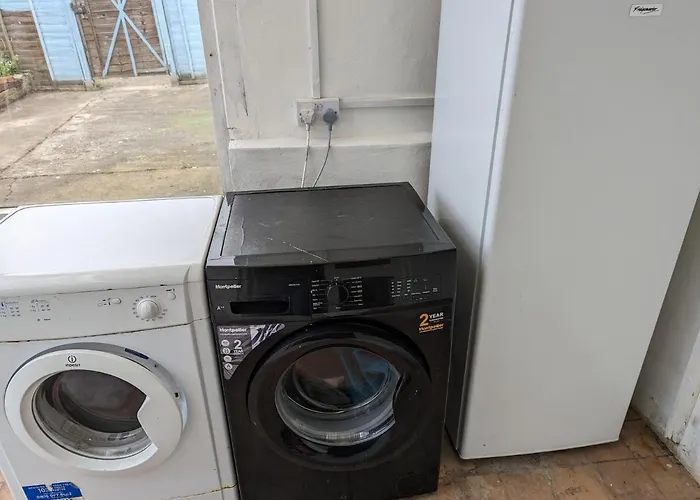 5br Townhouse Arnos Court W Parking Semesterbostad *