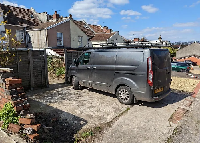 5br Townhouse Arnos Court W Parking * Bristol