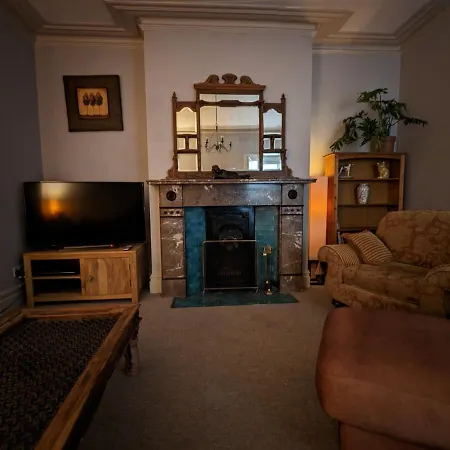 Dom wakacyjny 5br Townhouse Arnos Court W Parking