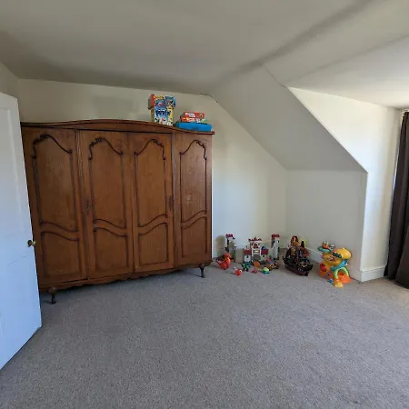 Semesterbostad 5br Townhouse Arnos Court W Parking *
