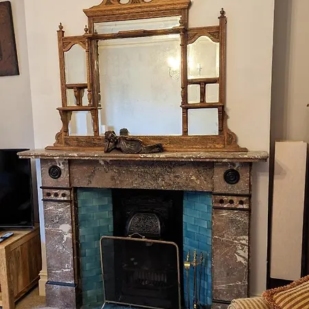 Dom wakacyjny 5br Townhouse Arnos Court W Parking