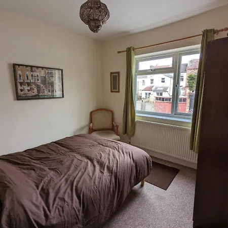 Сasa de vacaciones 5br Townhouse Arnos Court W Parking Bristol