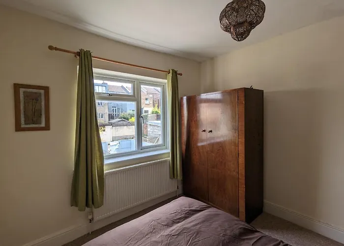 5br Townhouse Arnos Court W Parking Ferienhaus