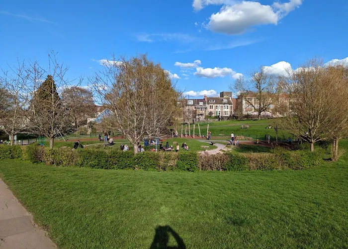 5br Townhouse Arnos Court W Parking * Bristol